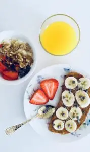What should babies between one and twelve months eat?
